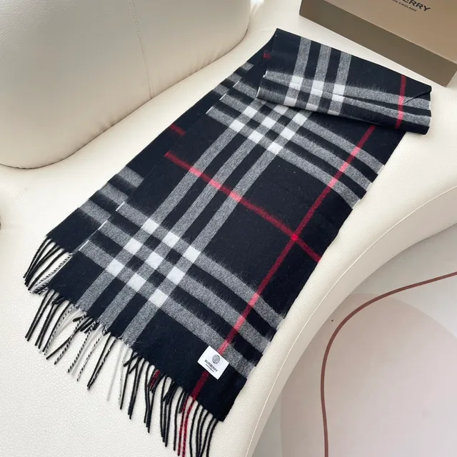 Cachecol de cashmere xadrez preto branco cinza com franjas 5