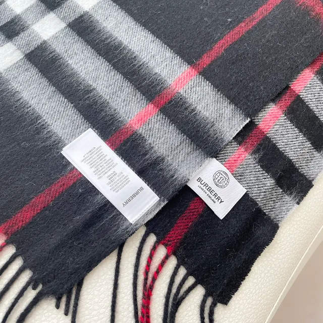 Cachecol de cashmere xadrez preto branco cinza com franjas 8