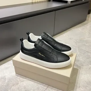 Zapatillas negras y blancas slip-on de cuero granulado