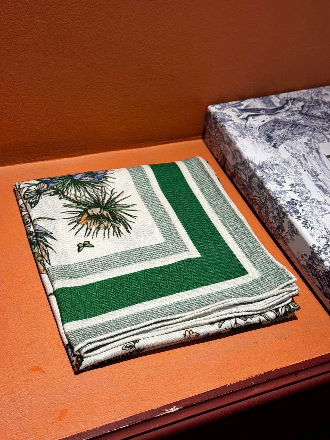 উদ্ভিদপ্রিন্ট ধারিবর্ডার অতিরিক্ত বড় শাল 5