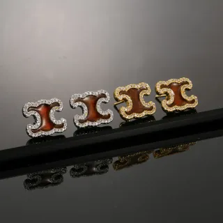 Brincos de stud em esmalte marrom em forma de C Pavé