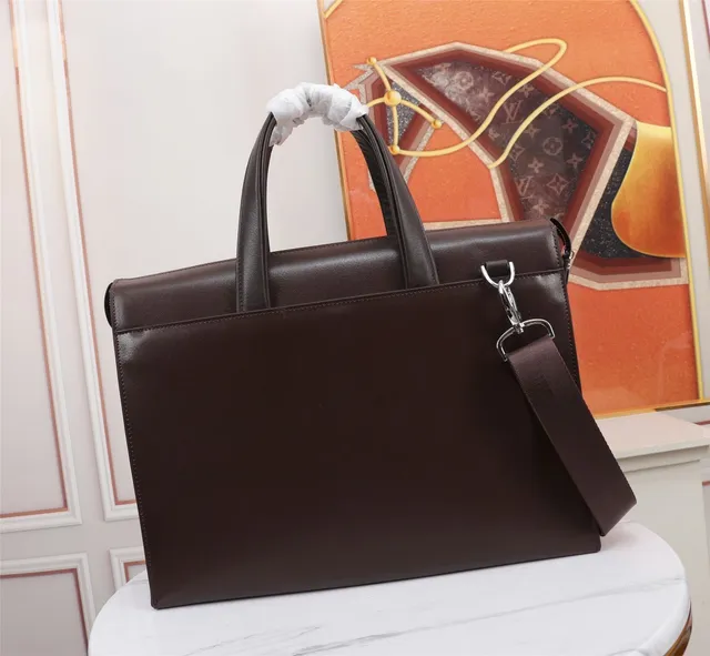 Sac Boston en cuir marron argent structuré avec fermeture de flap avant 5