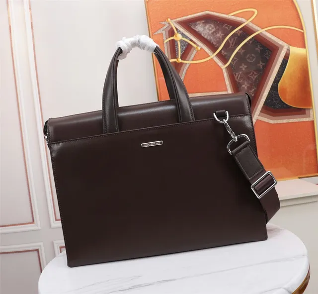 Sac Boston en cuir marron argent structuré avec fermeture de flap avant 9