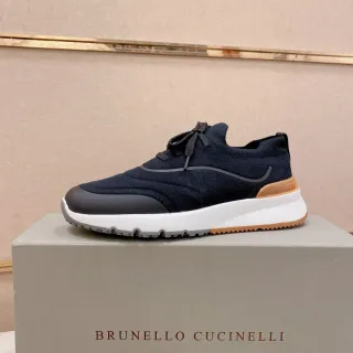 Brunello Cucinelli أحذية رياضية أزرق بحري أبيض تريكو أعلى كاب الإصبع المتناقض