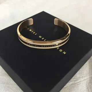 Daniel Wellington Classic Cuff سوار ذهب أسود معدن مفرز مزدوج الفريق