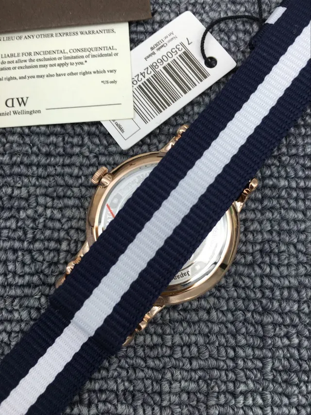 Daniel Wellington 经典海军蓝白色极简玫瑰金表壳石英表 6