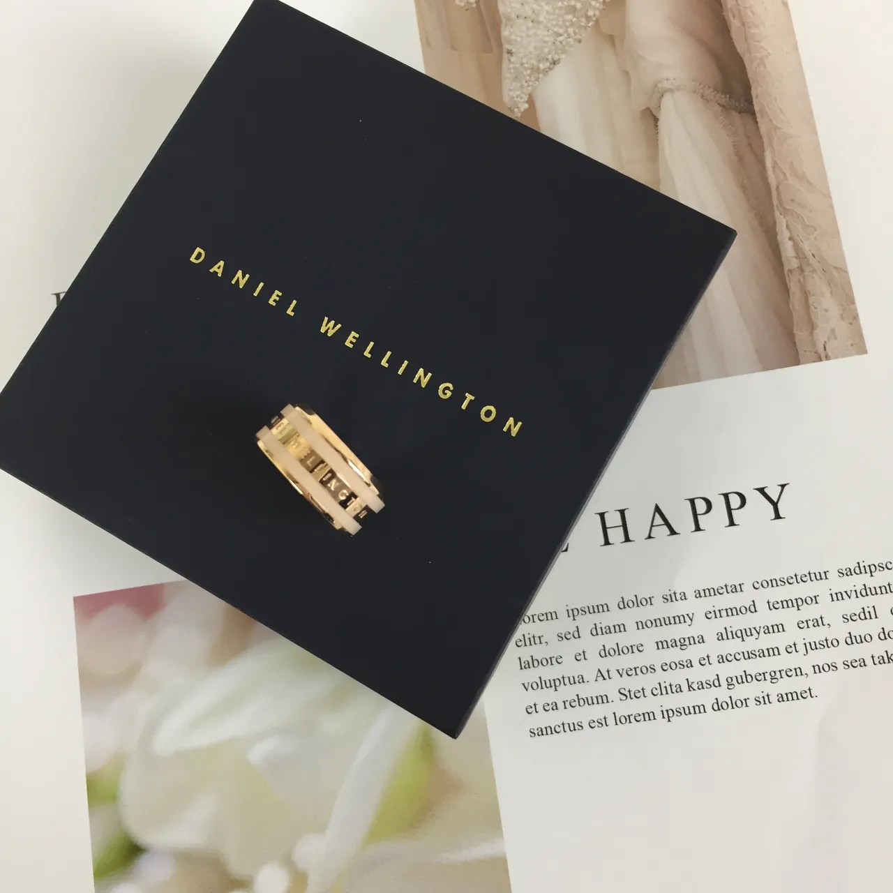 Daniel Wellington Bague avec Logo en Émail en Or et Blanc 2