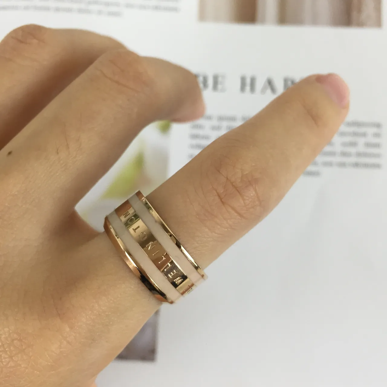 Daniel Wellington Bague avec Logo en Émail en Or et Blanc 3