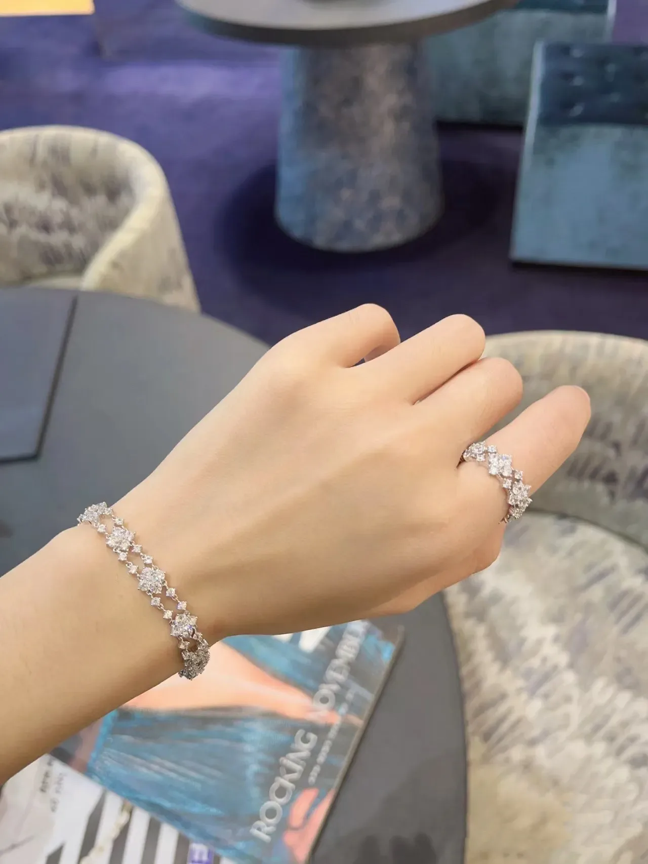 Bracelete dupla fila floral pavê tom prata 4