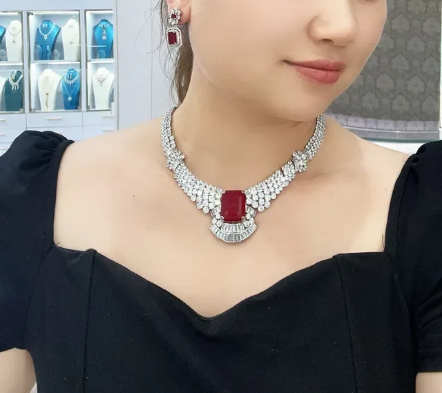 Emerald-Cut Green Stone and Pavé Diamond Collar Necklace 8