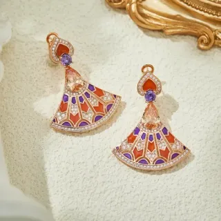 Brincos pendentes em forma de leque de esmalte e gemas