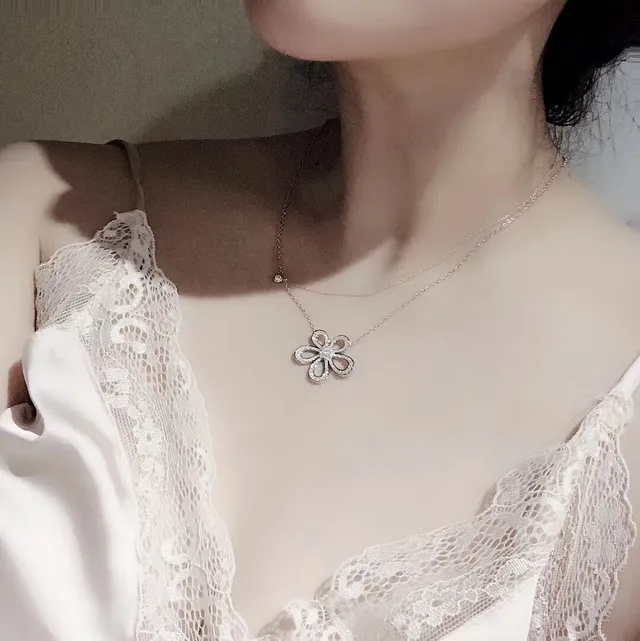 花朵形状的帕维石吊坠项链 8