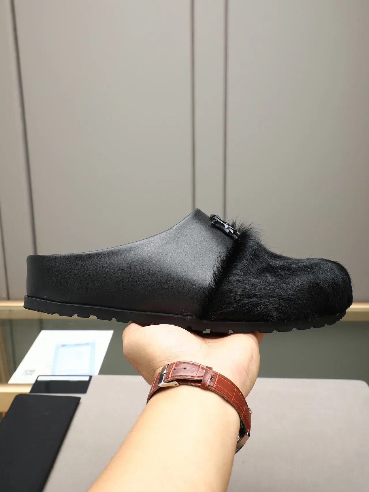 Chinelo mule plataforma com forro de pelo casual 11