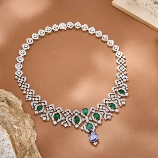 Colar com pingente geométrico lattice de esmeralda e tanzanite