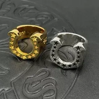 সোনা ও রূপার তারা-সজ্জিত ঘোড়ার খুরের আংটি