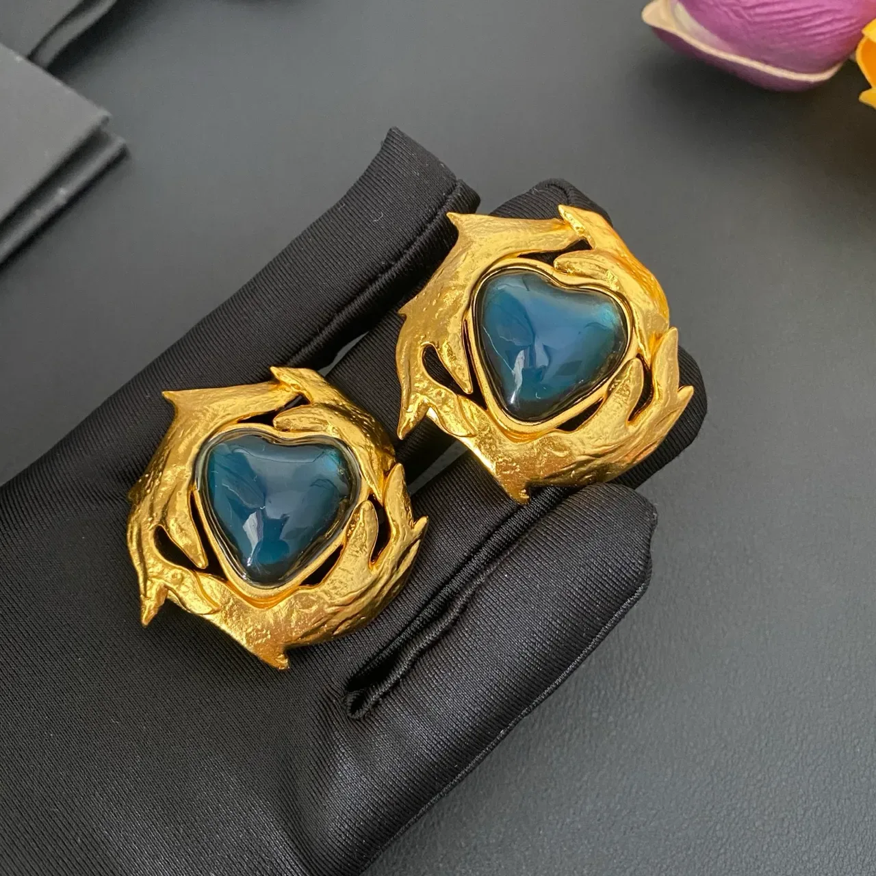 Gold Blue Heart-Shaped Cabochon Textured Organic Metalwork Brooch 3
