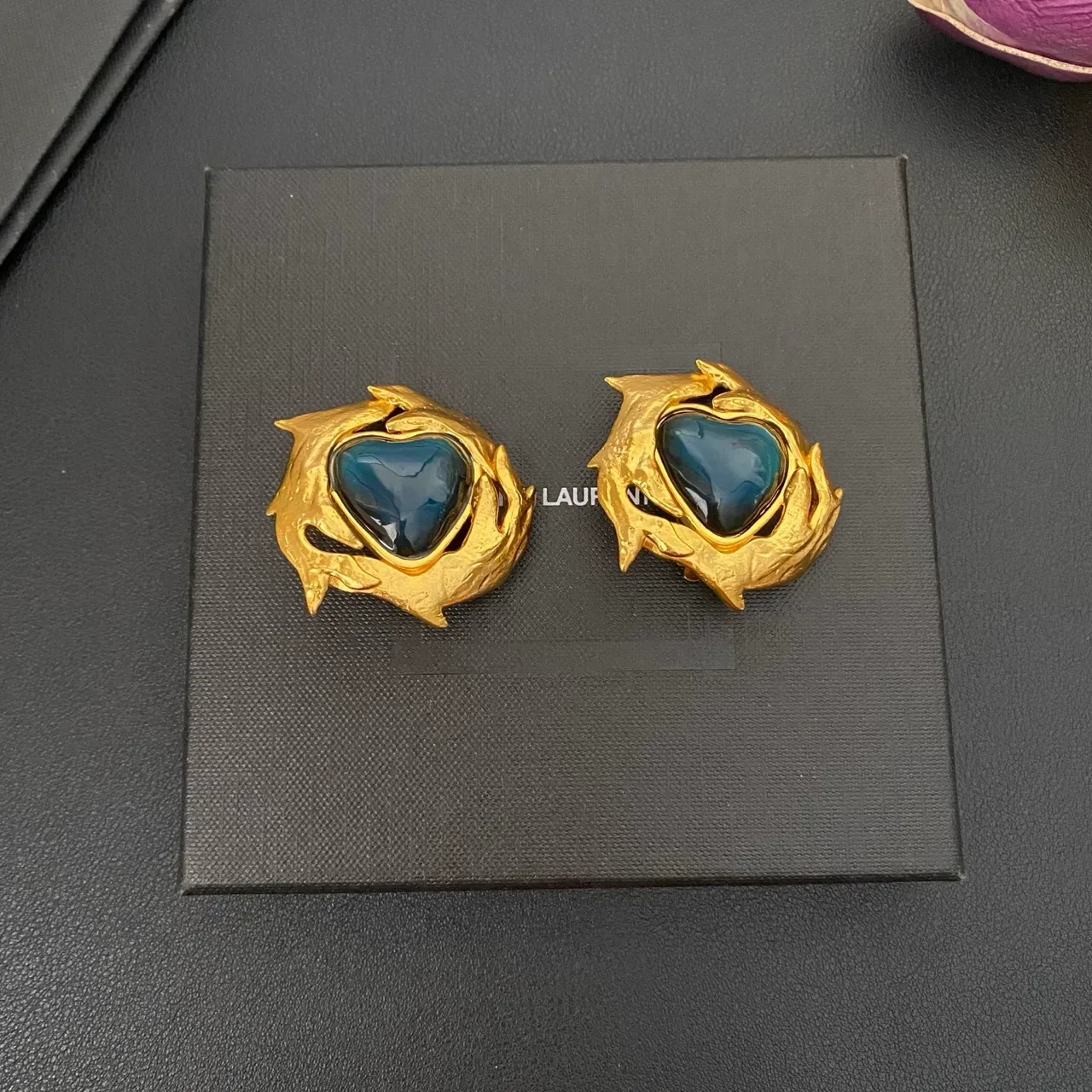 Gold Blue Heart-Shaped Cabochon Textured Organic Metalwork Brooch 6
