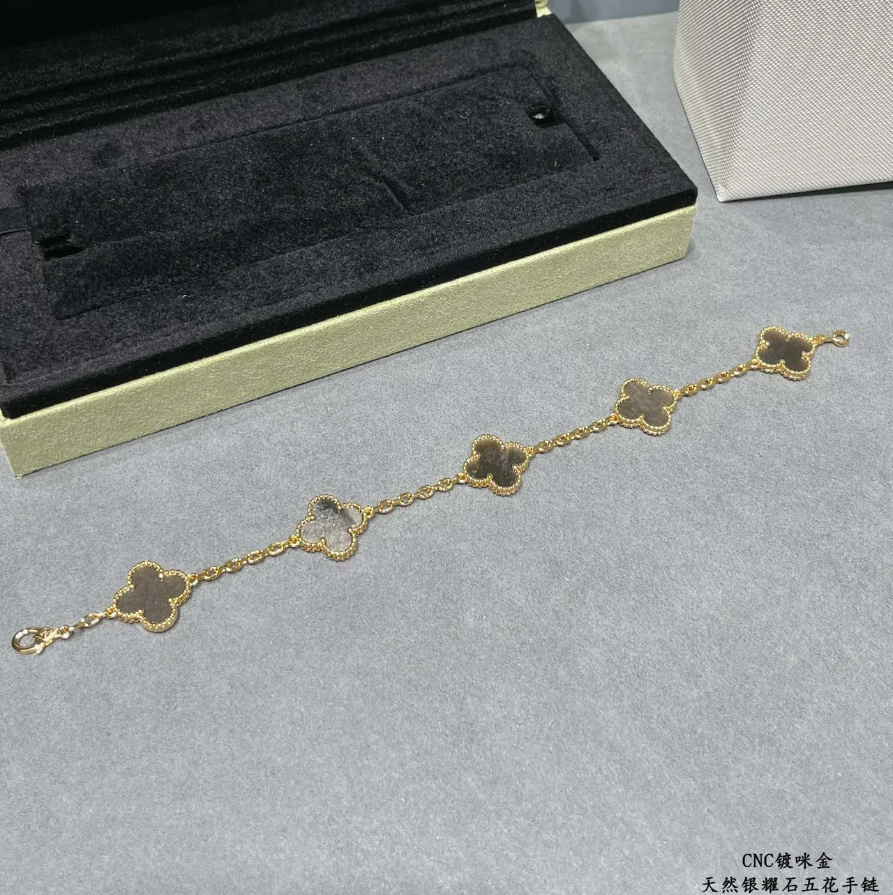 Gold Gray Chain Clover-Shaped Pendants Bracelet 6