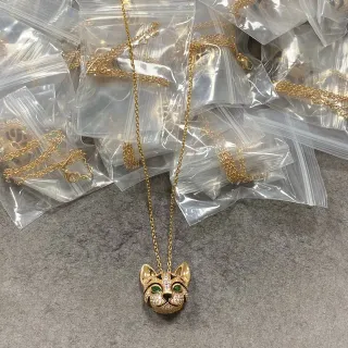সোনালি সবুজ ধাতব Pavé ক্রিস্টাল সেটিং হার