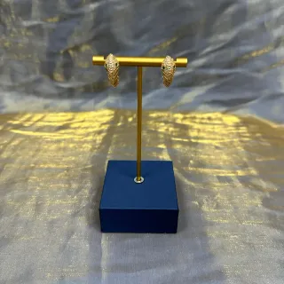 সোনার সবুজ Pavé-Set নকশিত মাথার মোটিফ কানের দুল