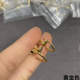 خاتم ذهبي مع حزام مفتوح وغطاء بيضاوي
