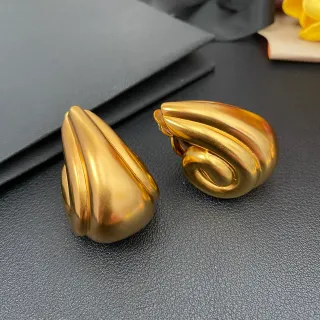 Brincos Clip-On Escultóricos Orgânicos de Ouro