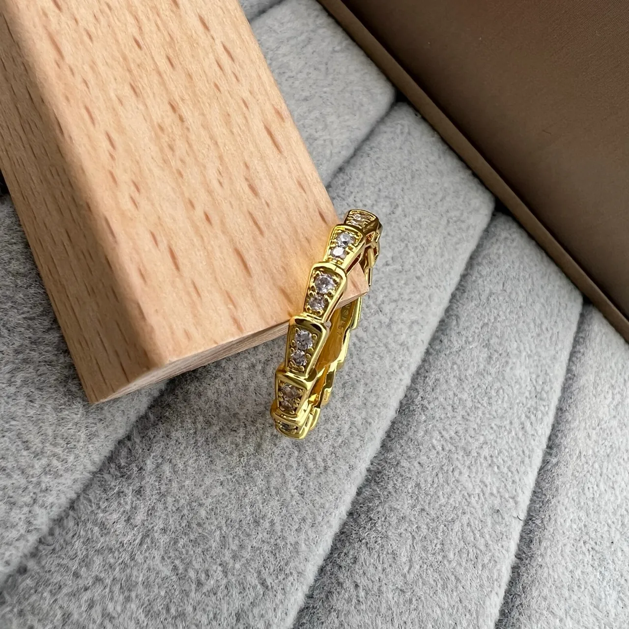 Anel de ouro e prata com motivo de elos de bambu Pavé-Set pedras claras 3