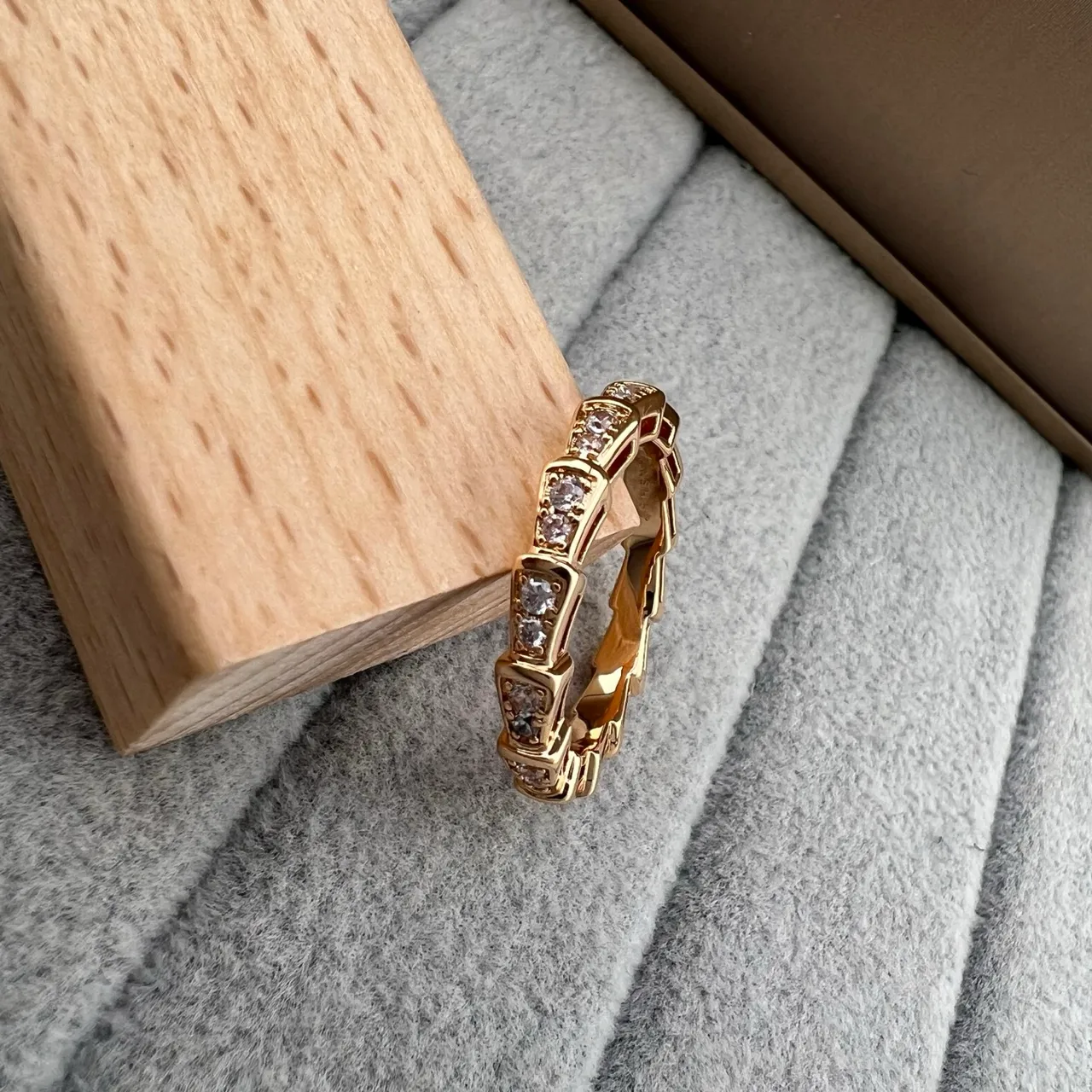 Anel de ouro e prata com motivo de elos de bambu Pavé-Set pedras claras 4