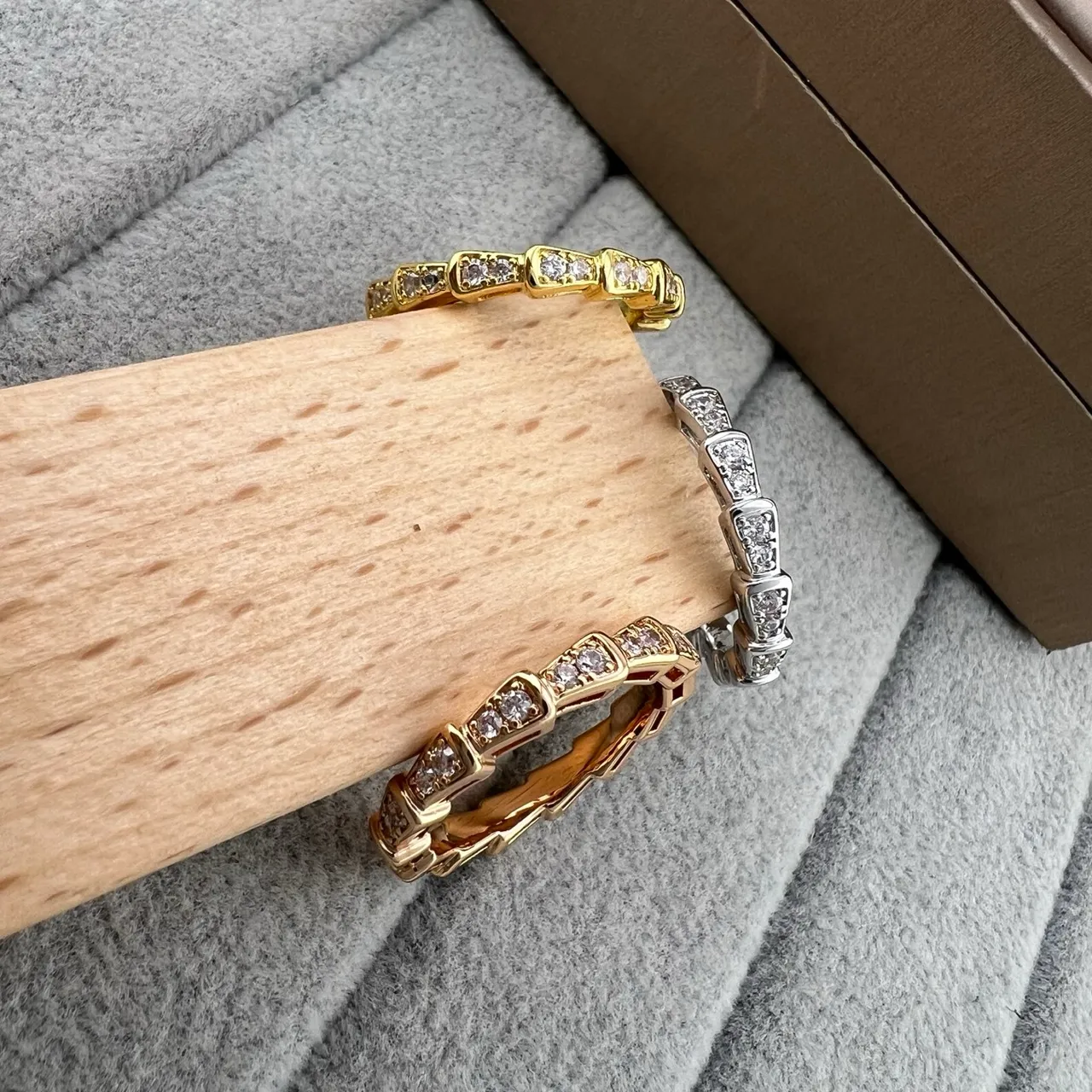 Anel de ouro e prata com motivo de elos de bambu Pavé-Set pedras claras 6