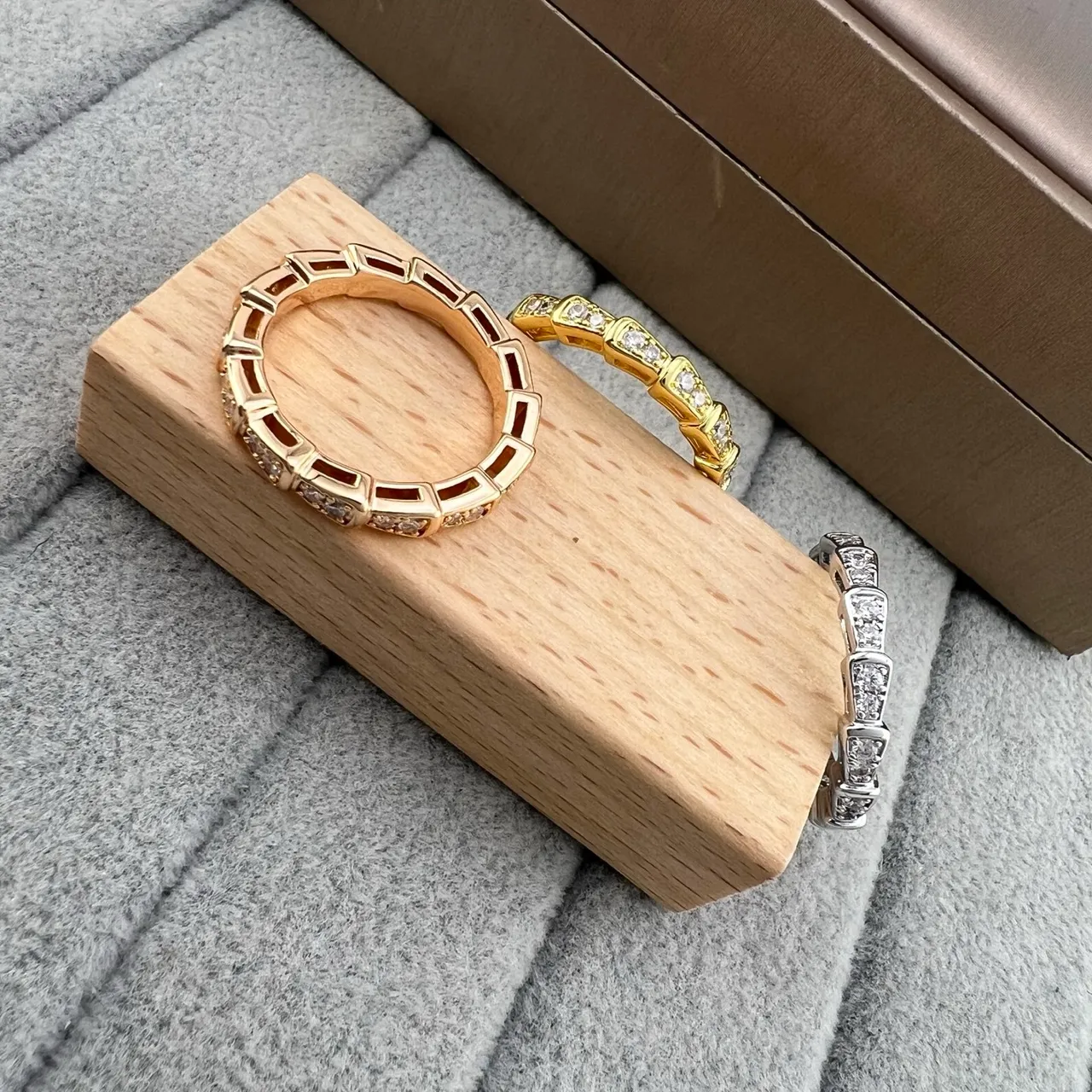 Anel de ouro e prata com motivo de elos de bambu Pavé-Set pedras claras 7