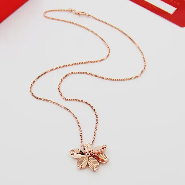Collier floral avec pendentif or et argent et design de pétales texturisés 5