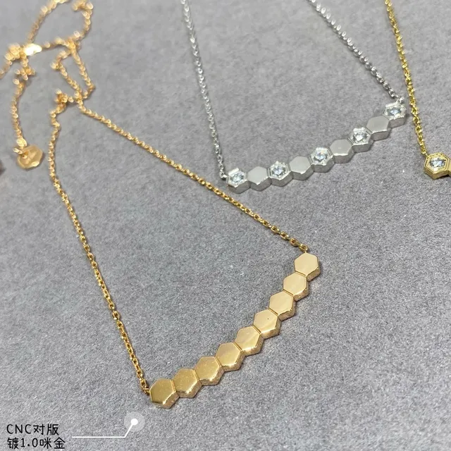 Collier pendentif barre enlacée hexagonale en or et argent pave-set avec pierres claires 2