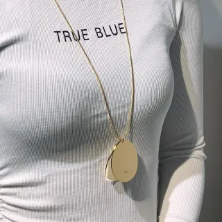 Collar con colgante de disco ovalado tono dorado