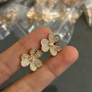 Pendientes de Clavos de Flor de Cinco Pétalos de Oro con Pavé