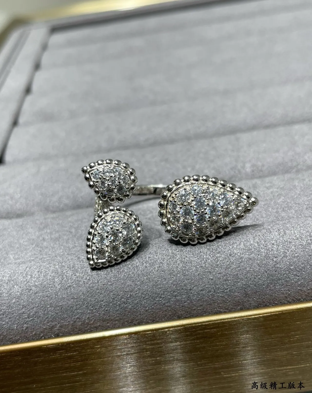 Bagues ton or pavé goutte ovale cluster empilables 3