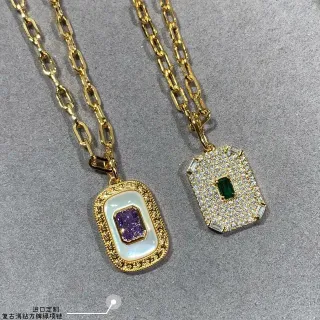 Colliers avec pendentif rectangulaire drusy et pavé d'émeraude en ton doré