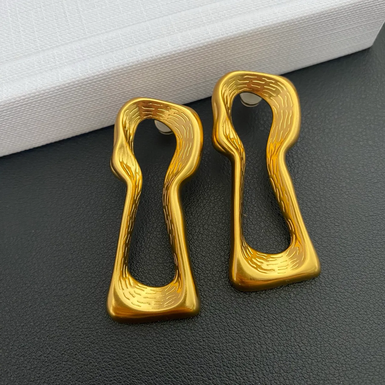 Gold-Tone Textured Keyhole Silhouette Earrings 6