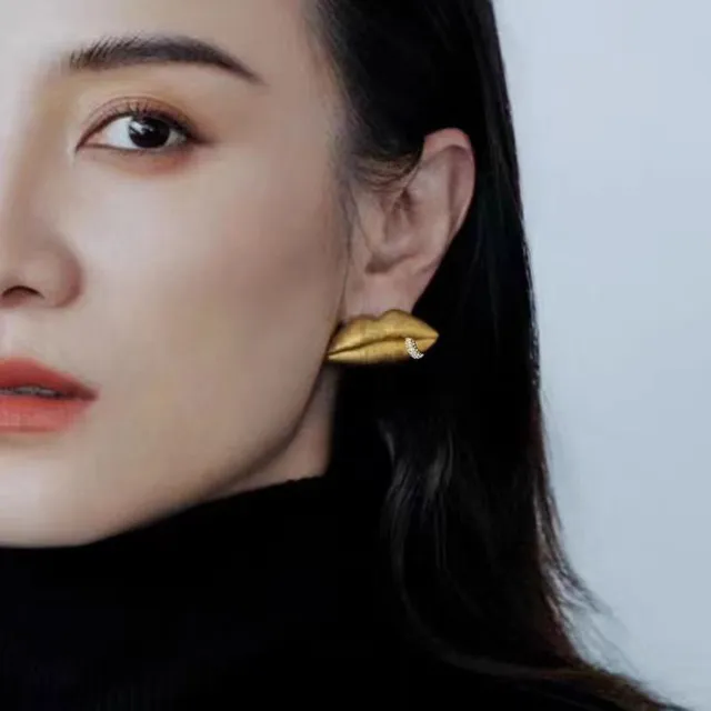 Gold Transparent Lip-Shaped Textured Ridged Surface Earrings 2