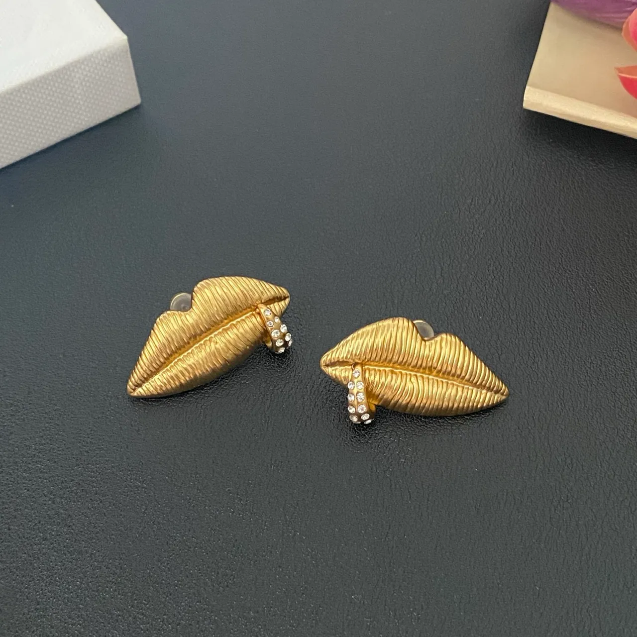 Gold Transparent Lip-Shaped Textured Ridged Surface Earrings 4