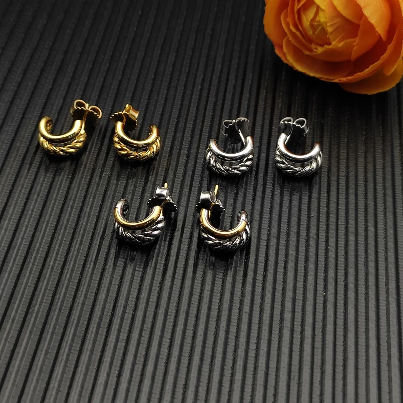Gold Twisted Rope Motif Hinged Hoop Design Earrings 3