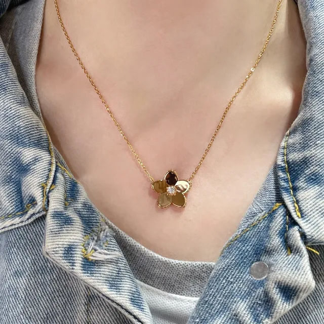 Graff Flower Gold Brown Five-Petal Pendant Central Round Gemstone Necklace 9