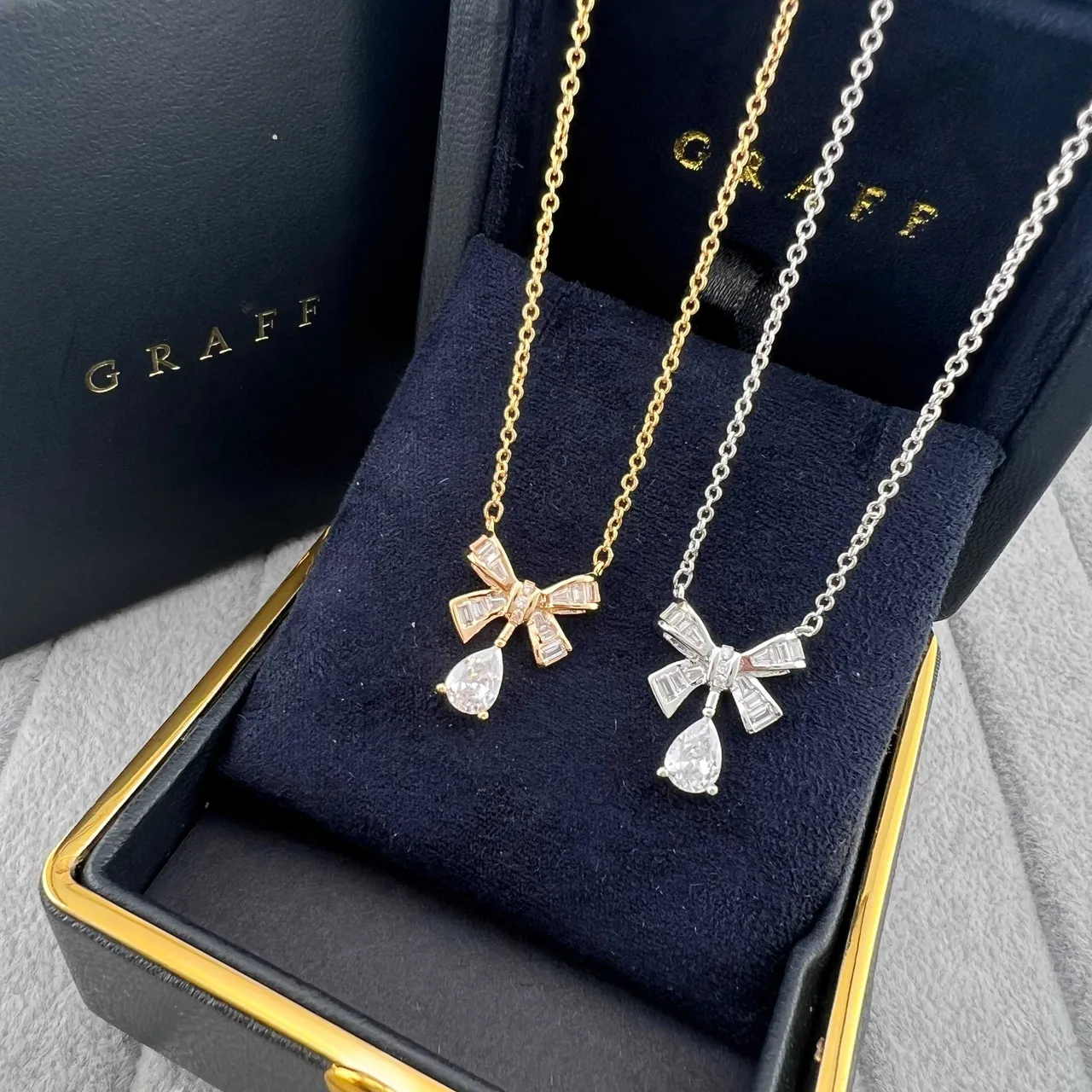 Graff Gold Silver Bow-Shaped Diamond Motif Drop Pendant Necklace 5