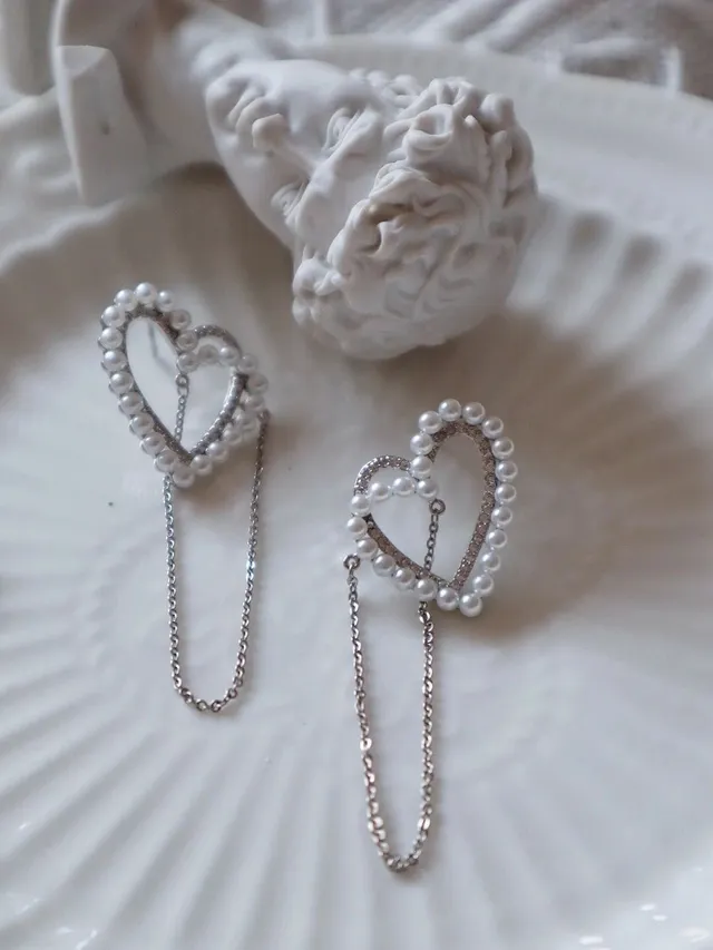 HEFANG Heart-Shaped Pearl and Crystal Dangling Earrings 4