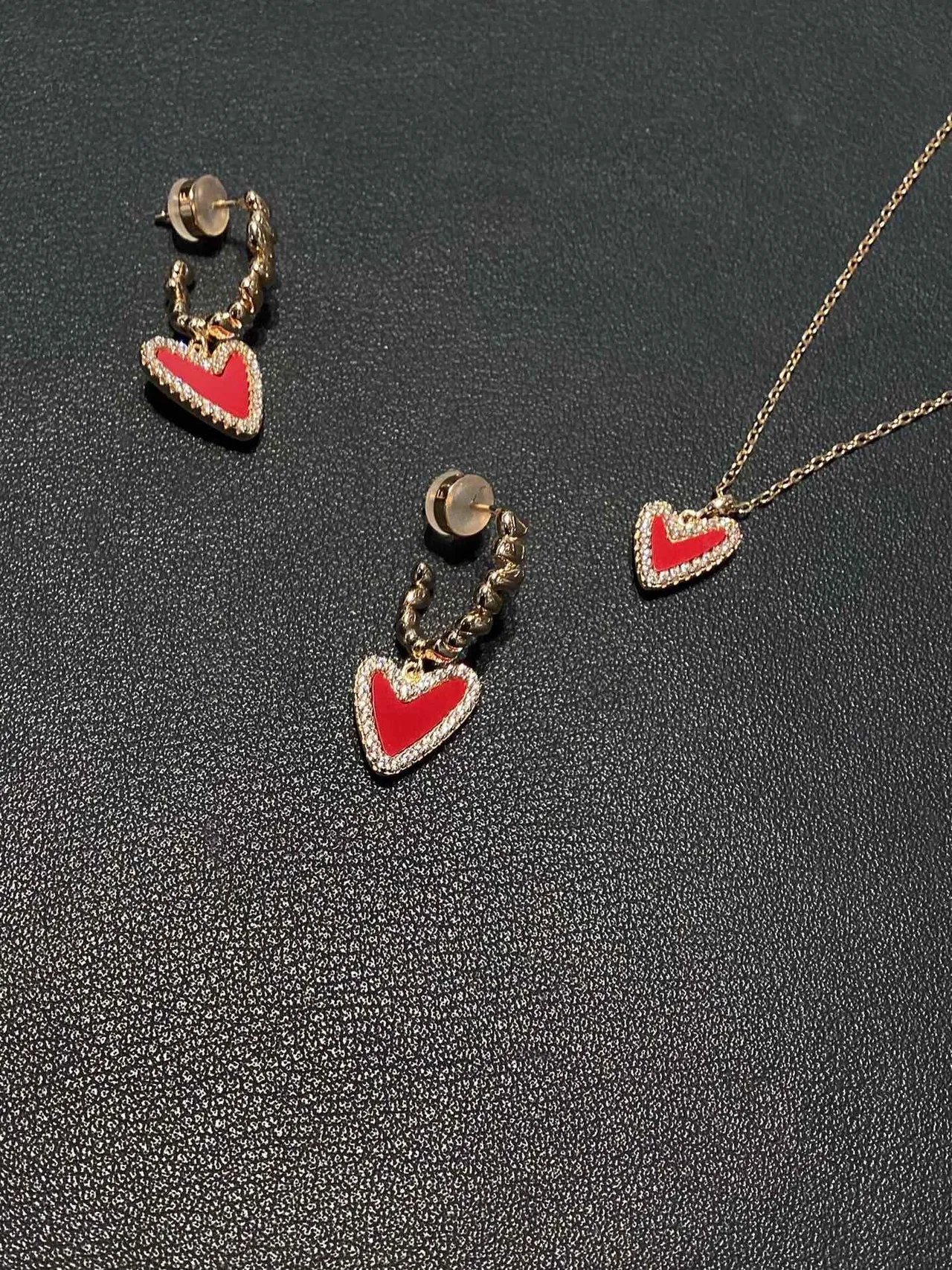 HEFANG Collier en or rouge avec pendentif en forme de cœur émaillé au centre 6