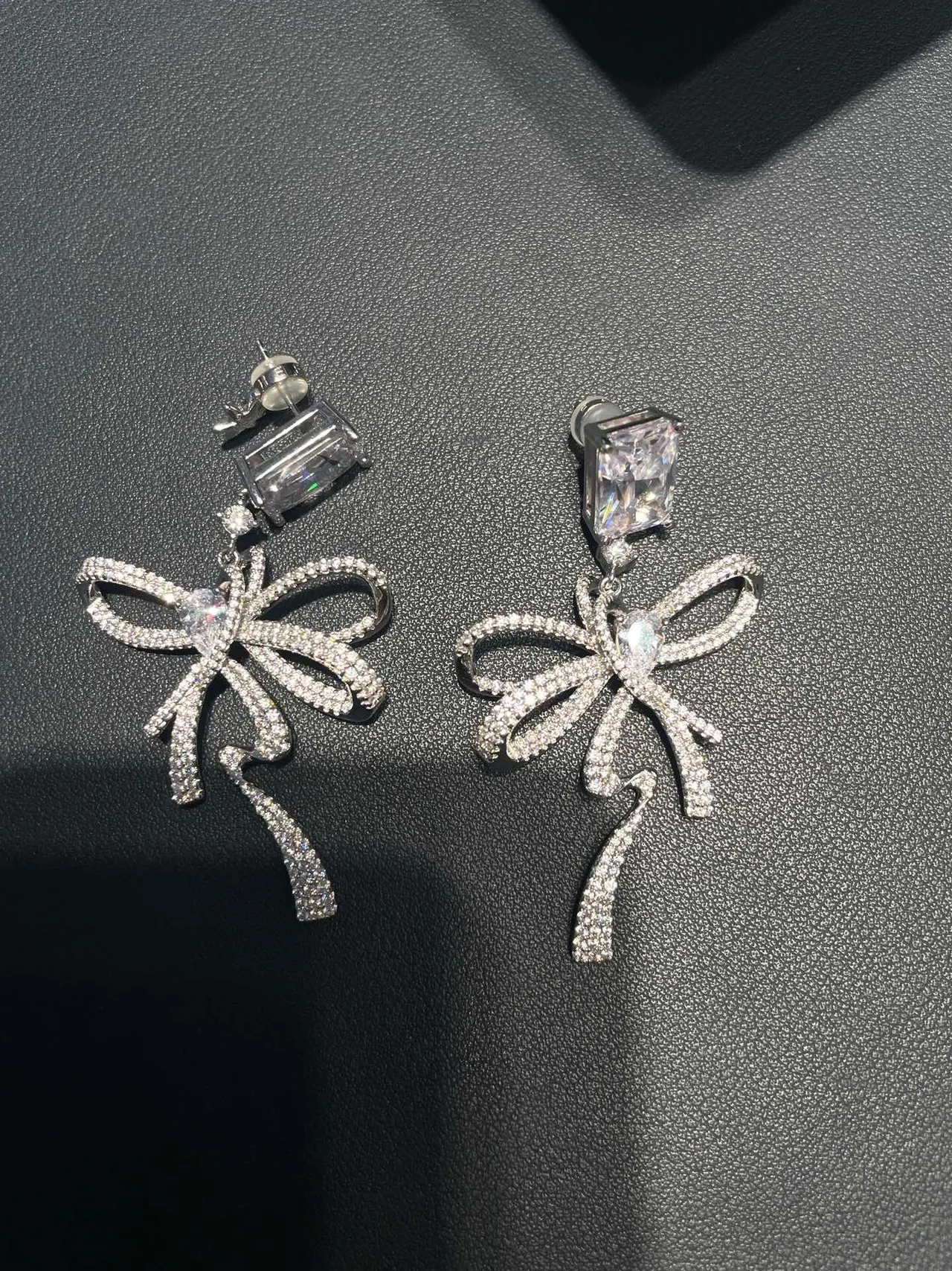 HEFANG Silver Transparent Crystal-Encrusted Bow Motif Rectangular Baguette Top Stone Earrings 9