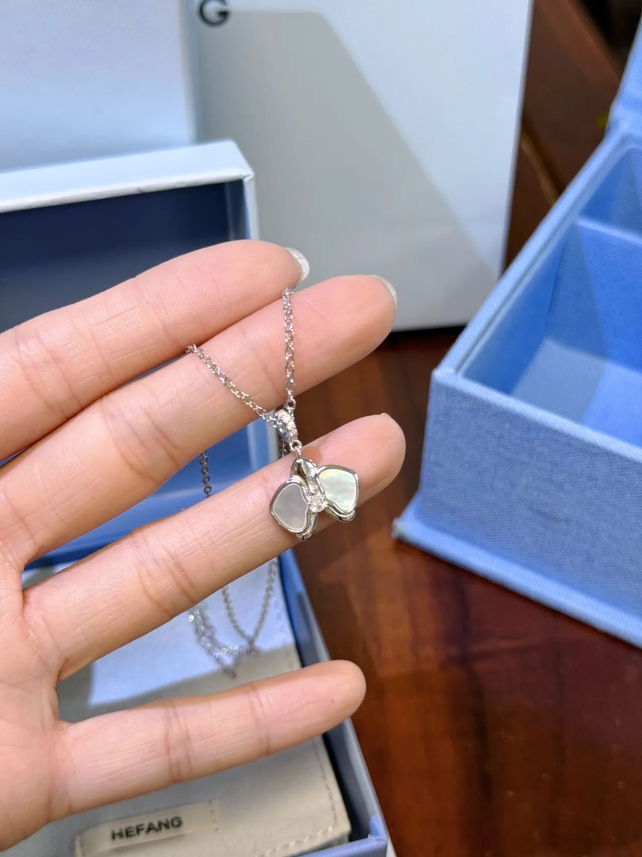 HEFANG Silver White Butterfly-Shaped Pendant Mother-of-Pearl Inlay Necklace 8