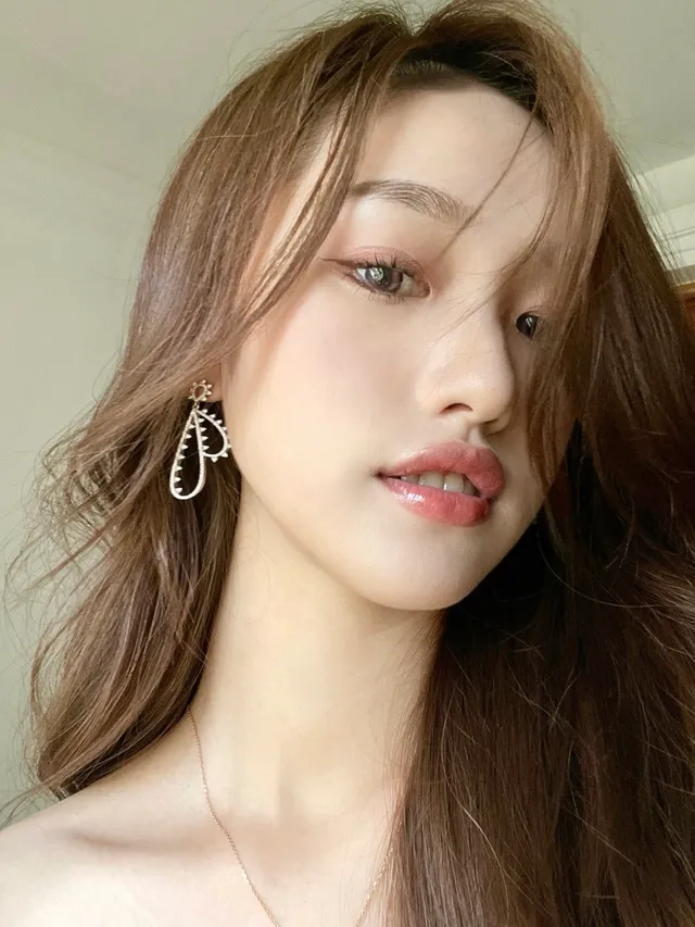 HEFANG Teardrop Pavé Crystal Spike Earrings 4