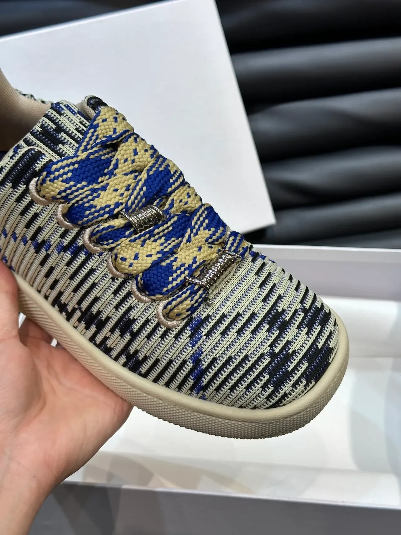 Knit Jacquard Low-Top Lace-Up Sneakers 3
