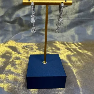 Brincos chandelier com forma de pera de múltiplos níveis pavé-set