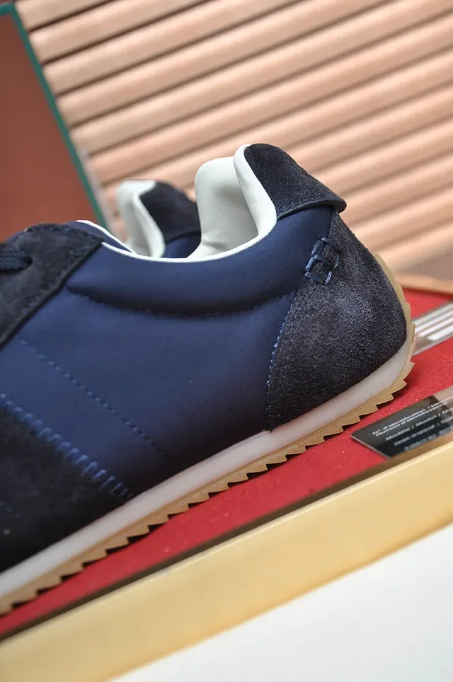 Navy and Charcoal সুয়েড লো-টপ লাইফস্টাইল স্নিকার 2